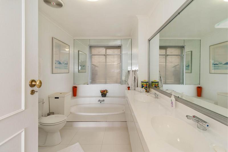 3 Bedroom Property for Sale in Green Point Western Cape